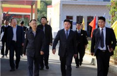 新华集团董事长吴俊保一行莅临云南新东方参观指导