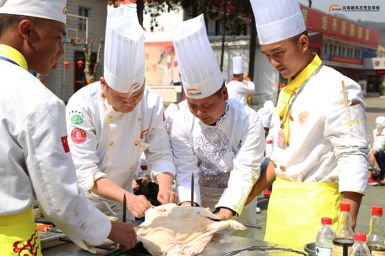 【名师来啦】名师大讲堂第三期：经典滇菜进课堂