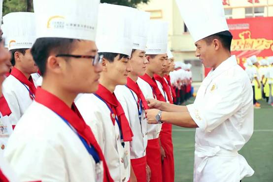 【名师系列之四】杨福余：学高能为师，身正方为范
