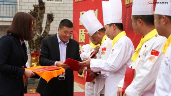 2017年云南新东方外聘大师授聘仪式隆重举行