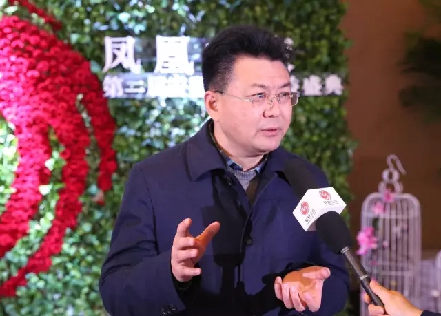 新华教育集团荣获凤凰公益盛典善德企业奖  