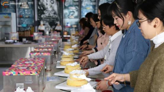 这才是女神节的正确打开方式……