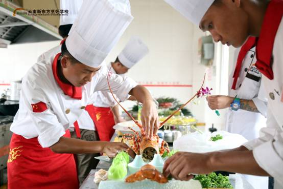 这个职业全国缺口近1000万 中央明确指出提高待遇