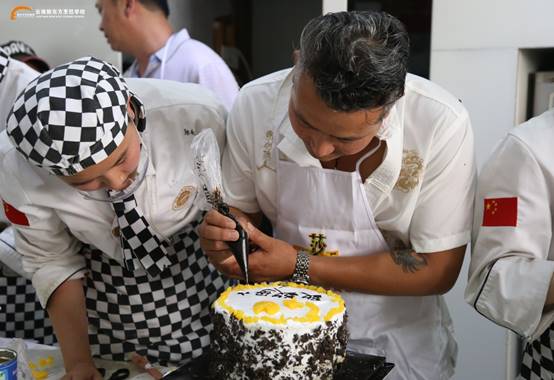 惊呆！家长会居然还能这样玩……