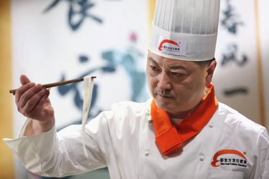 匠“新”创作八味珍馐  新东方烹饪震撼上演《饕宴的秘密》