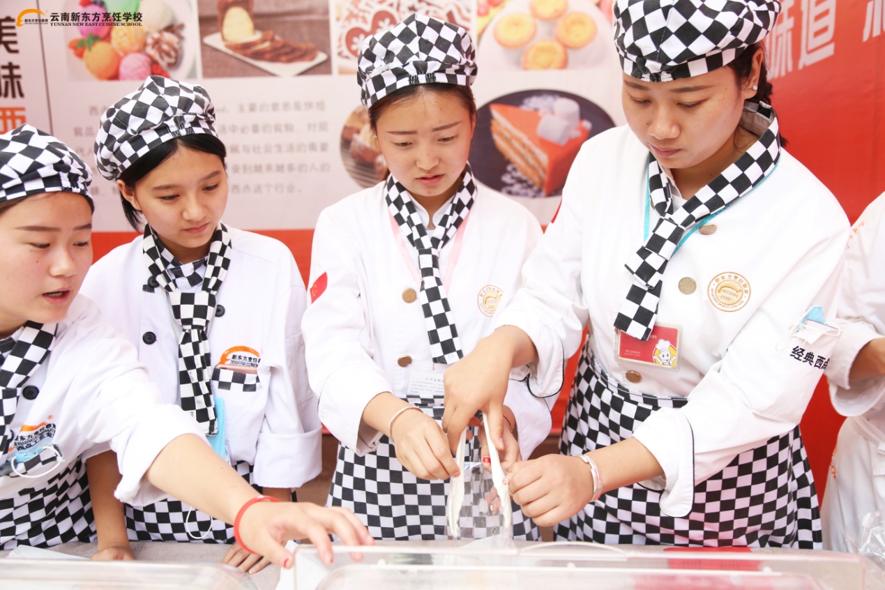 新东方“美食一条街”营业进行时，坐等被撩……