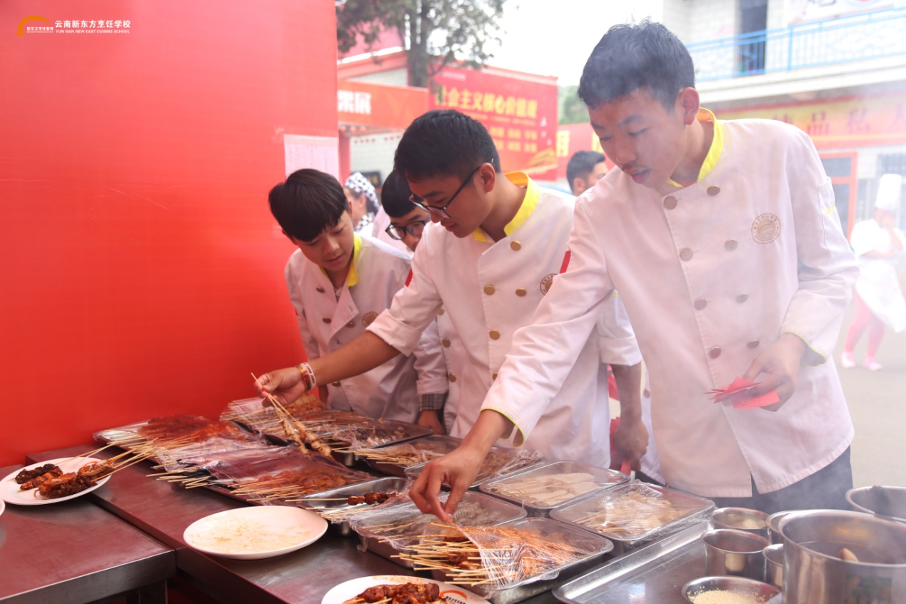 新东方“美食一条街”营业进行时，坐等被撩……