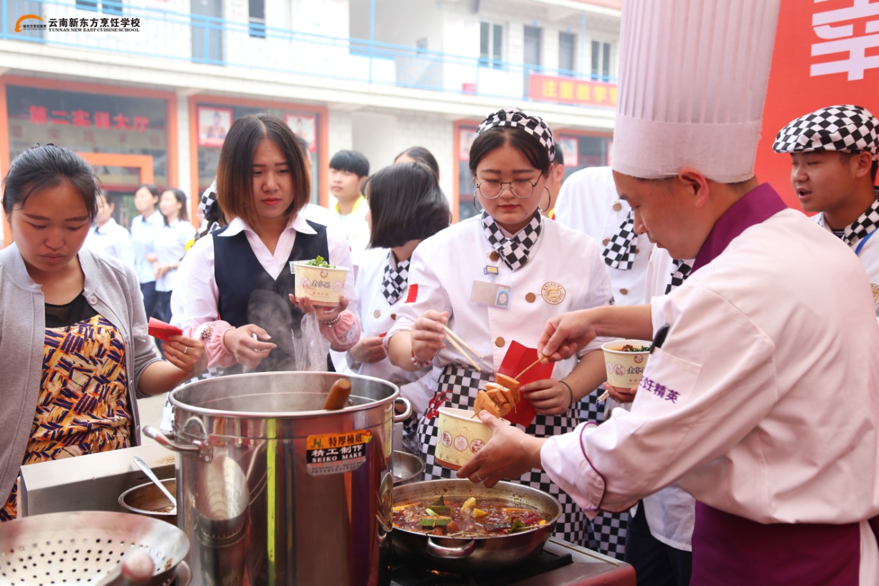 新东方“美食一条街”营业进行时，坐等被撩……