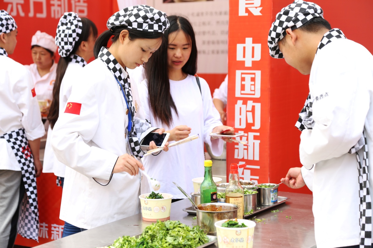 新东方“美食一条街”营业进行时，坐等被撩……