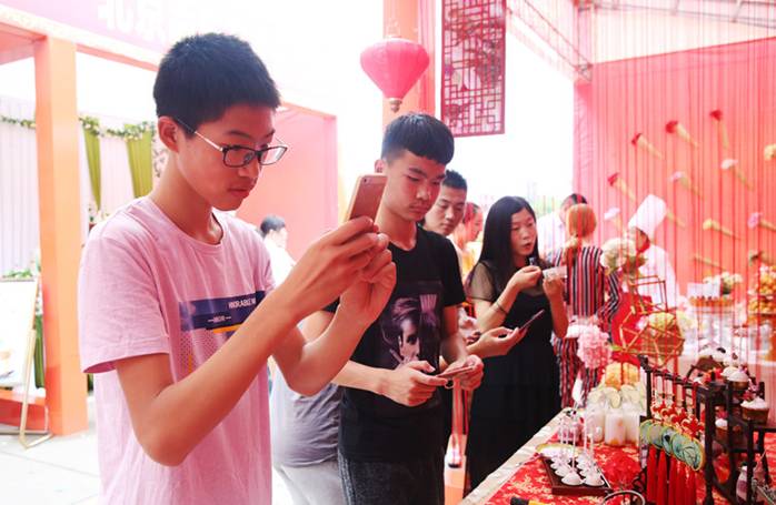 扛鼎巨献 宴席展台独领风骚