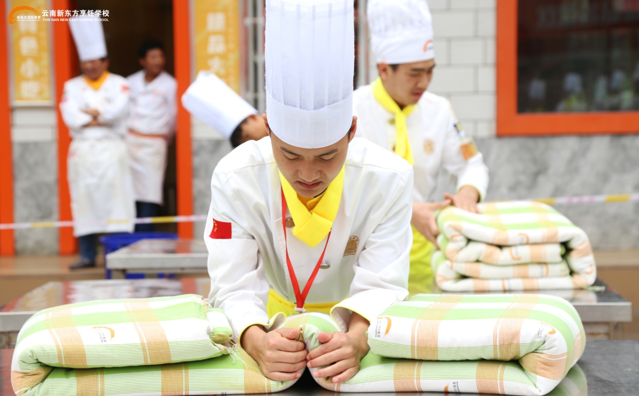 不会叠“豆腐块”的学生不是真厨师