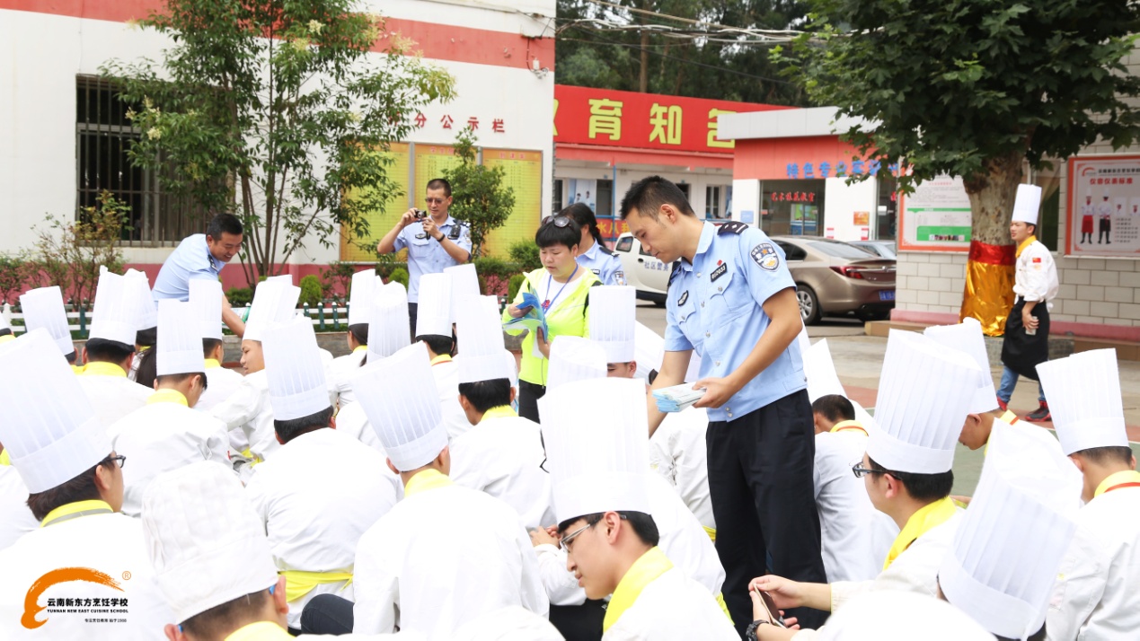 法制安全讲座走进云南新东方