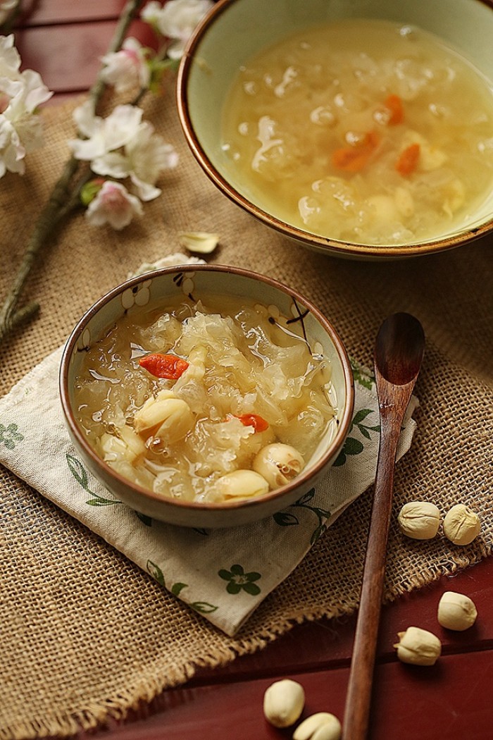 新东方美食推荐之皂角米银耳莲子羹