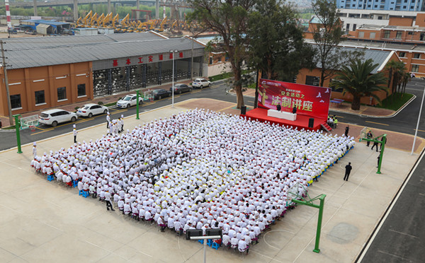 安全活动之法律讲座走进云南新东方