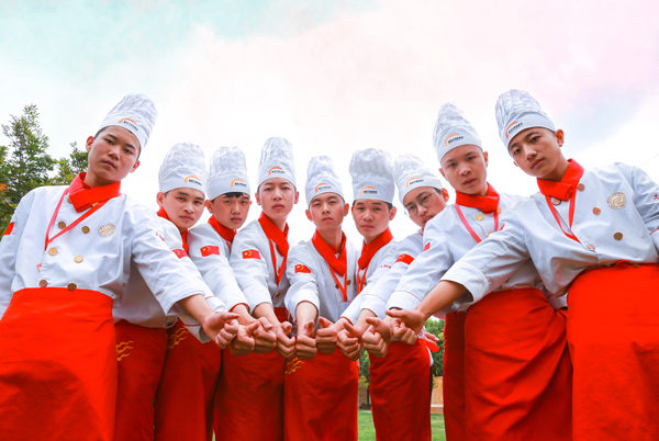 开学在即 学烹饪 闯“厨”新天地